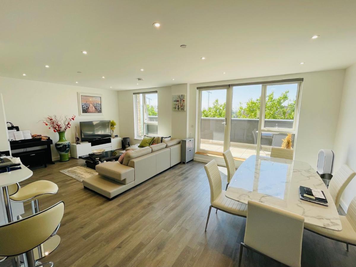 Апартаменты Modern Penthouse Flat With Free Indoor Parking Лондон Экстерьер фото