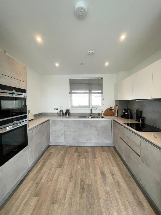 Апартаменты Modern Penthouse Flat With Free Indoor Parking Лондон Экстерьер фото