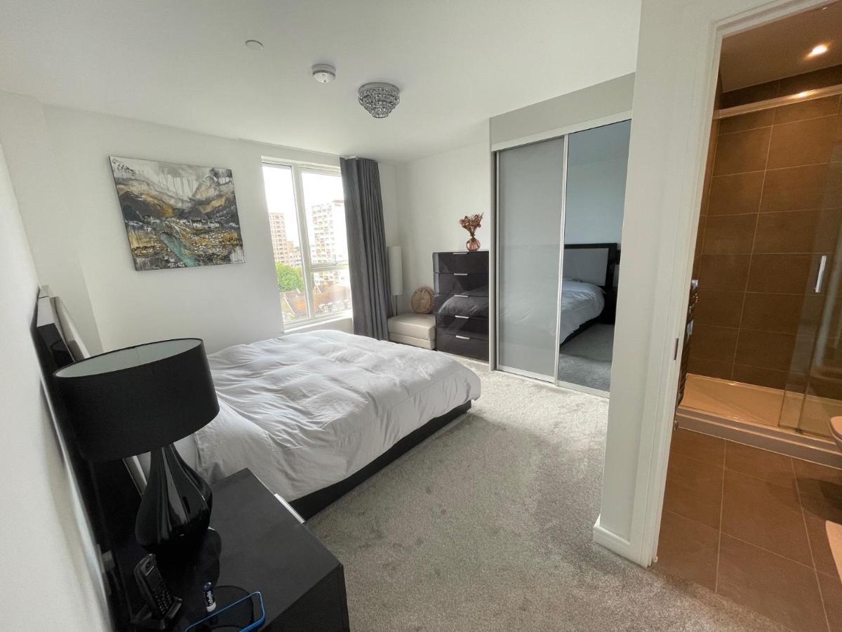 Апартаменты Modern Penthouse Flat With Free Indoor Parking Лондон Экстерьер фото