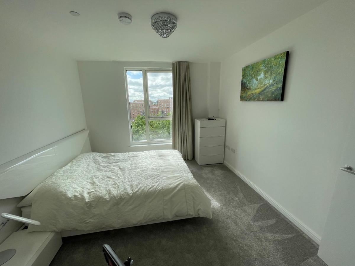 Апартаменты Modern Penthouse Flat With Free Indoor Parking Лондон Экстерьер фото