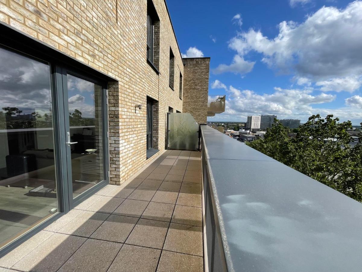 Апартаменты Modern Penthouse Flat With Free Indoor Parking Лондон Экстерьер фото